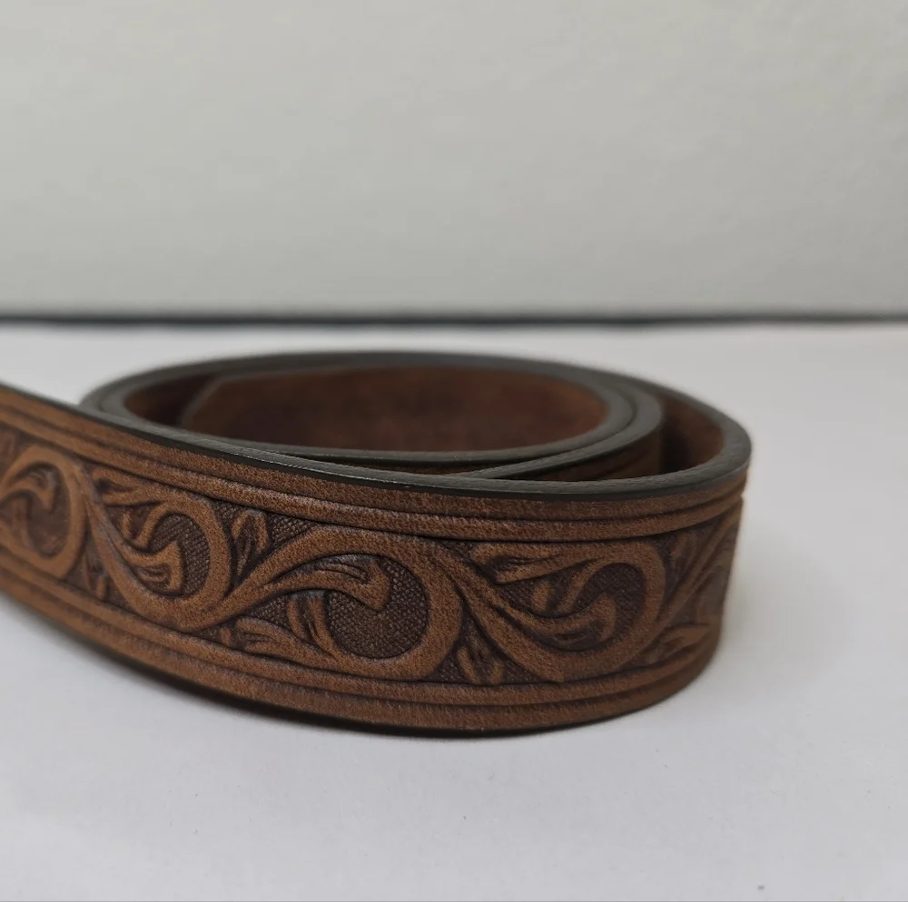 Justin's Women Full Grain Leather Belt With Silver Heart Buckle 34 In *READ**